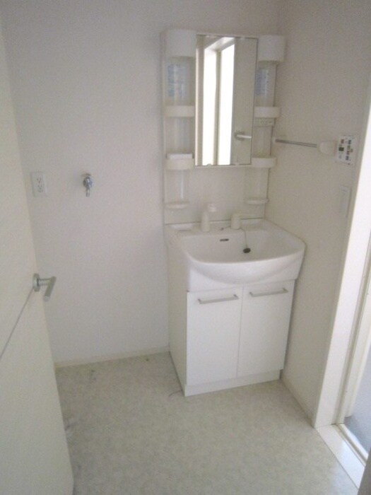 物件内観写真16　(洗濯機置場)