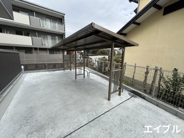 物件外観写真3　(駐輪場)