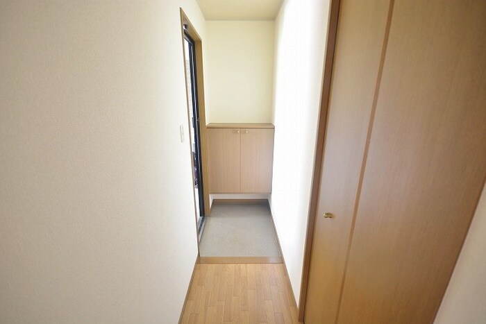 物件内観写真9　(玄関)