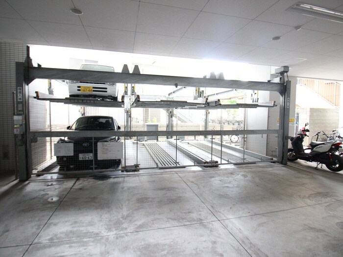 物件外観写真4　(駐車場)