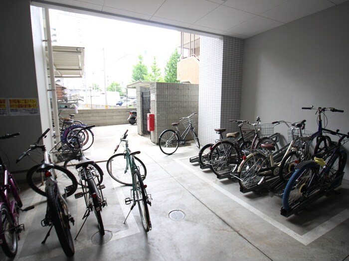 物件外観写真5　(駐輪場)