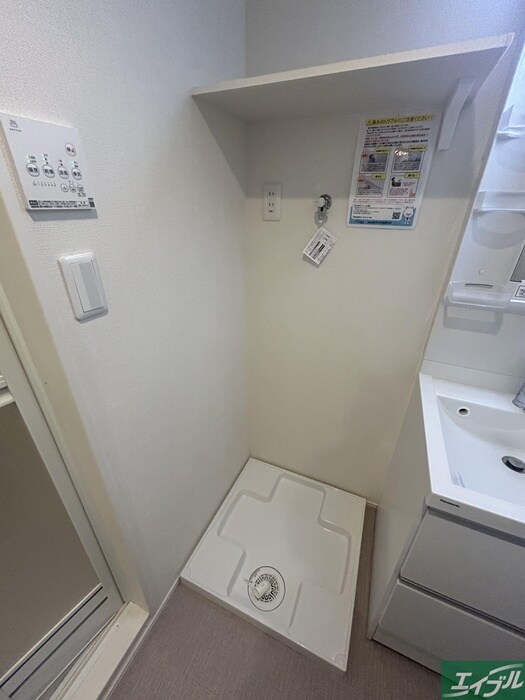 物件内観写真8　(洗濯機置場)