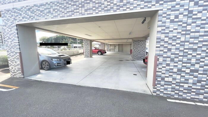 物件外観写真4　(駐車場)