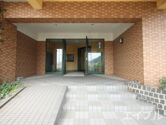 物件外観写真4　(エントランス部分)