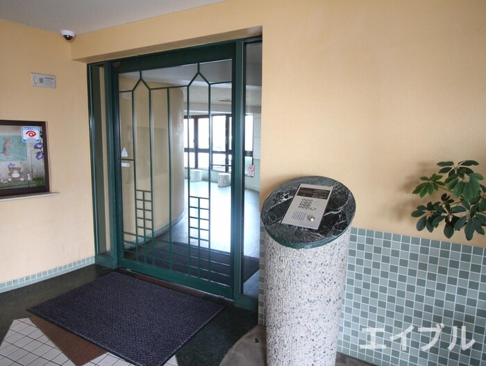 物件外観写真5　(エントランス部分)