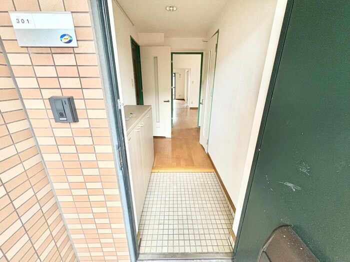 物件内観写真11　(玄関)