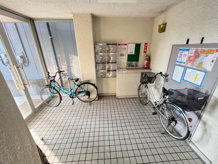 物件外観写真2　(エントランス部分)