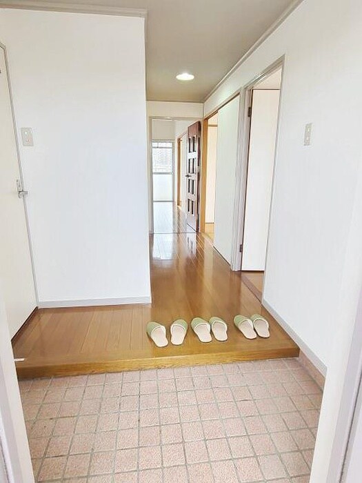 物件内観写真3　(玄関)