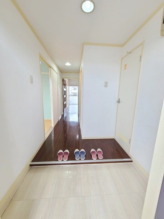 物件内観写真11　(玄関)