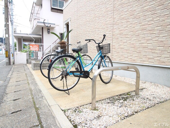 物件外観写真4　(駐輪場)