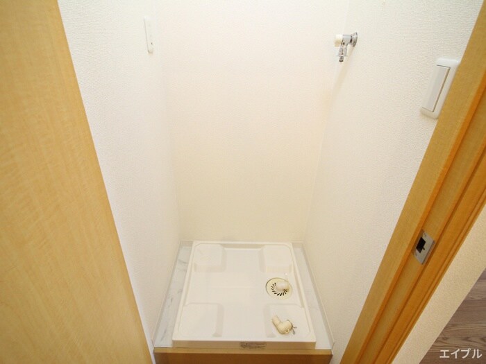 物件内観写真13　(洗濯機置場)