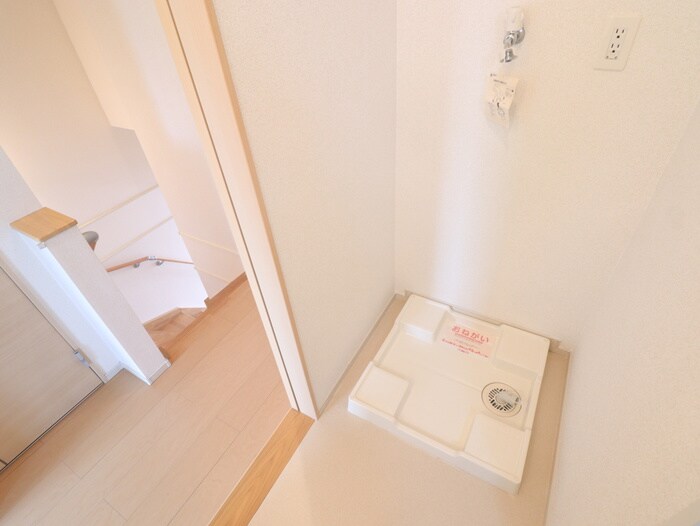 物件内観写真13　(洗濯機置場)