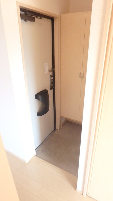 物件内観写真13　(玄関)