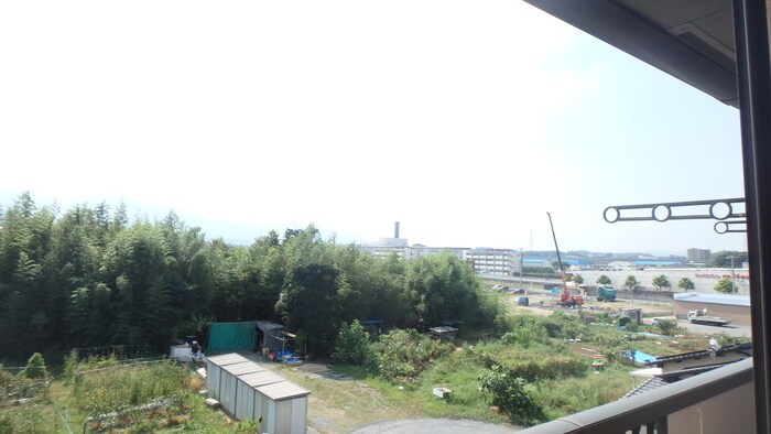 物件内観写真16　(室内からの展望)