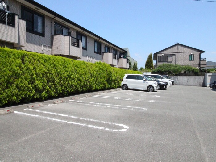物件外観写真2　(駐車場)