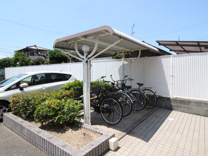 物件外観写真3　(駐輪場)