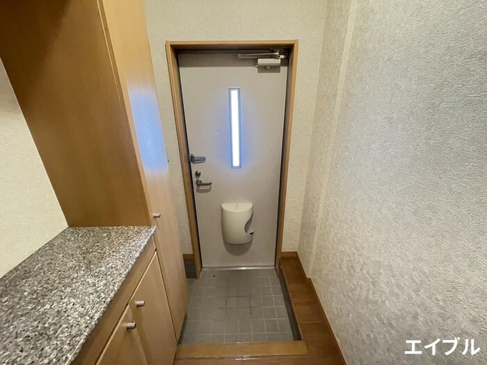 物件内観写真16　(玄関)