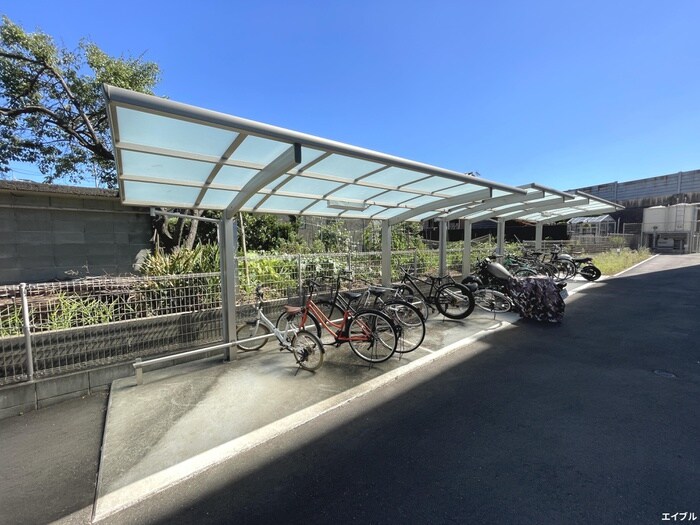 物件外観写真4　(駐輪場)