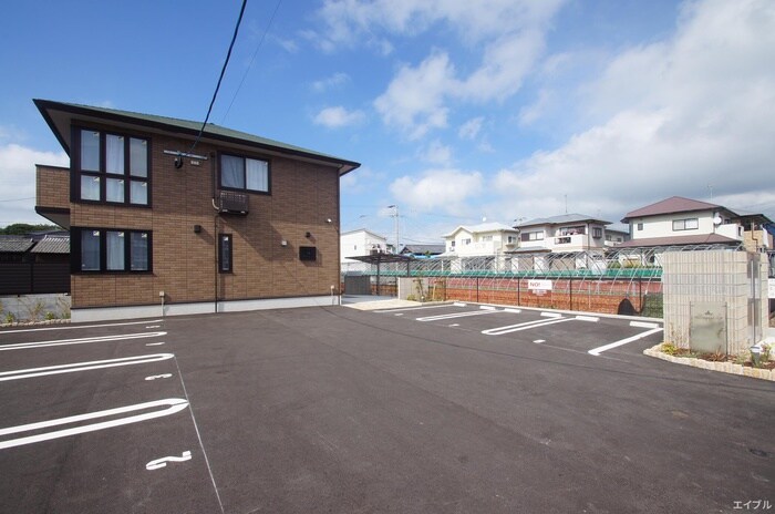 物件外観写真4　(駐車場)