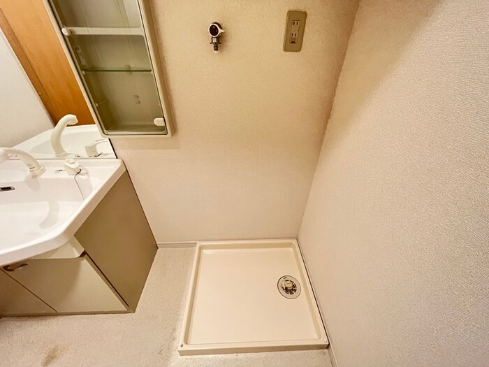 物件内観写真9　(洗濯機置場)