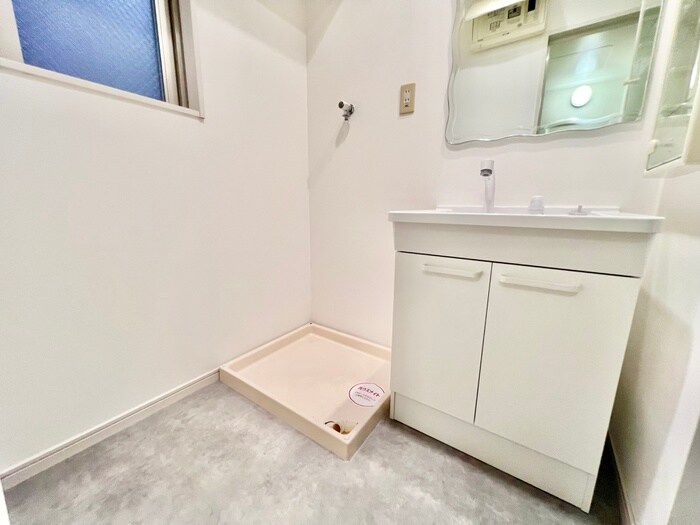 物件内観写真12　(洗濯機置場)