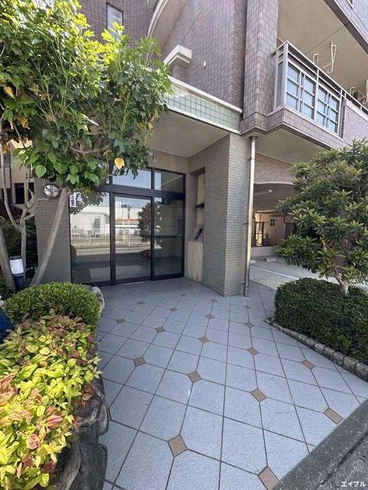 物件外観写真4　(エントランス部分)