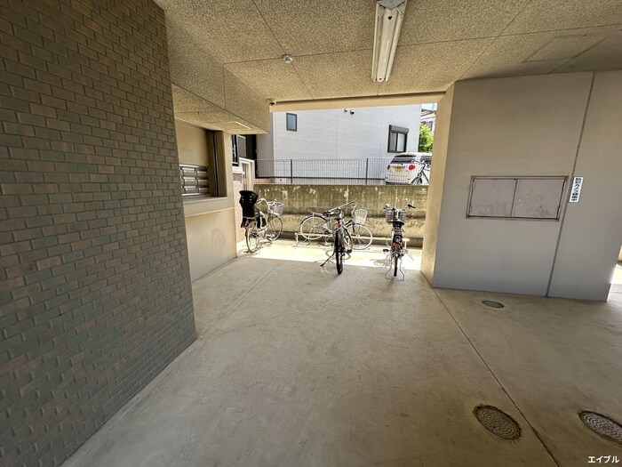 物件外観写真5　(駐輪場)