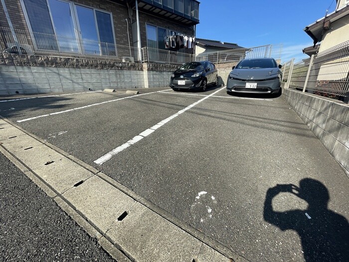物件外観写真2　(駐車場)