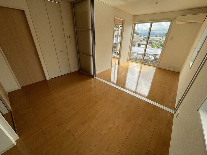 物件内観写真3　(居室)