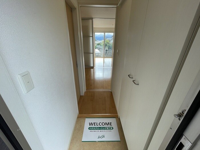 物件内観写真8　(玄関)