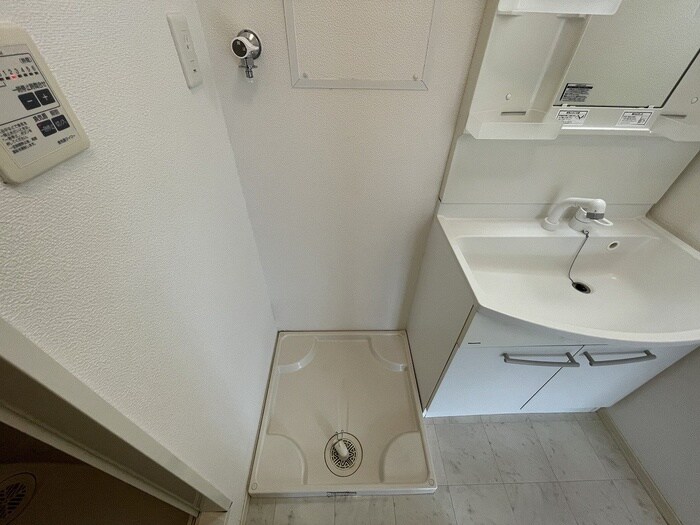 物件内観写真15　(洗濯機置場)