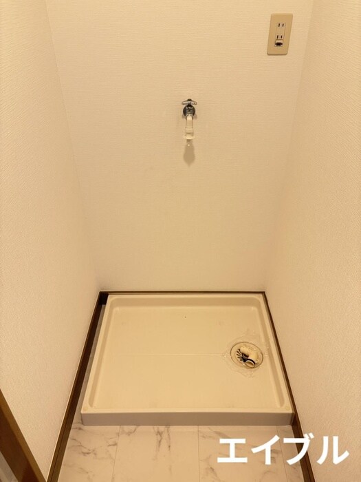 物件内観写真16　(洗濯機置場)