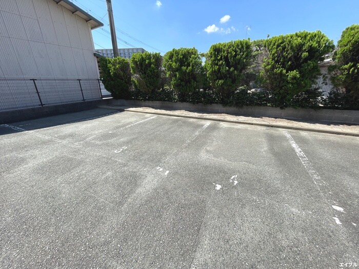 物件外観写真3　(駐車場)