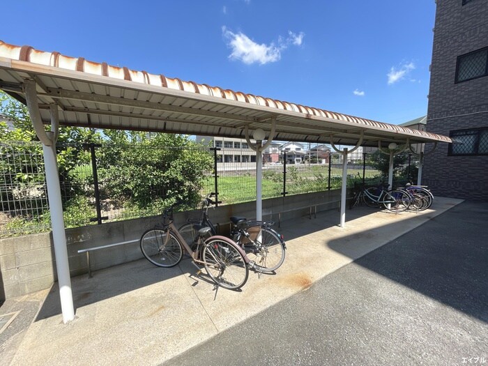 物件外観写真4　(駐輪場)