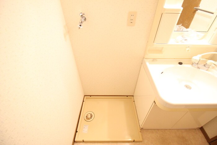 物件内観写真12　(洗濯機置場)