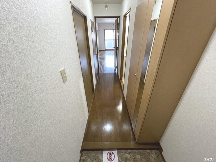 物件内観写真16　(玄関)