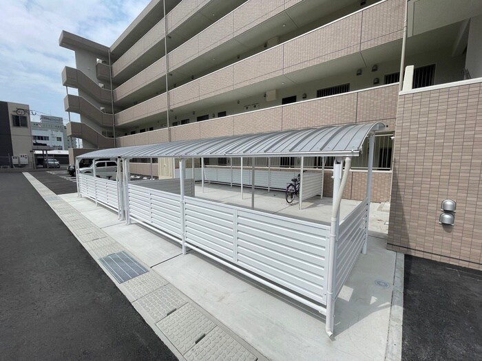 物件外観写真2　(駐輪場)