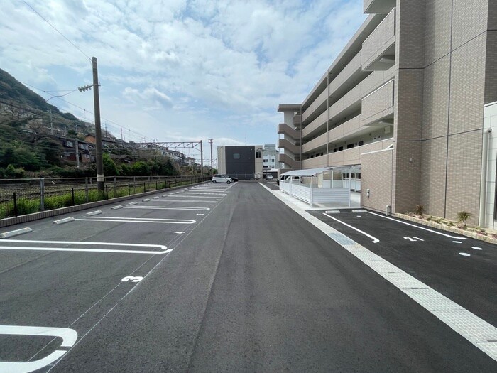 物件外観写真3　(駐車場)