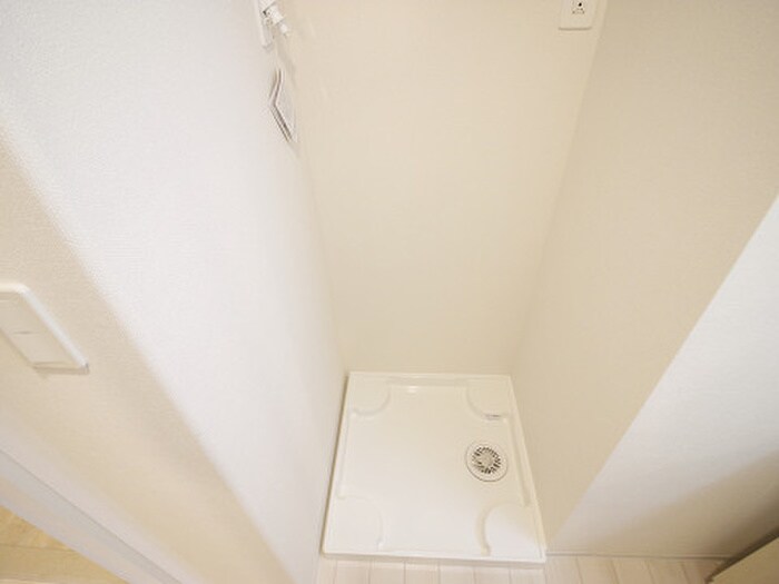 物件内観写真16　(洗濯機置場)