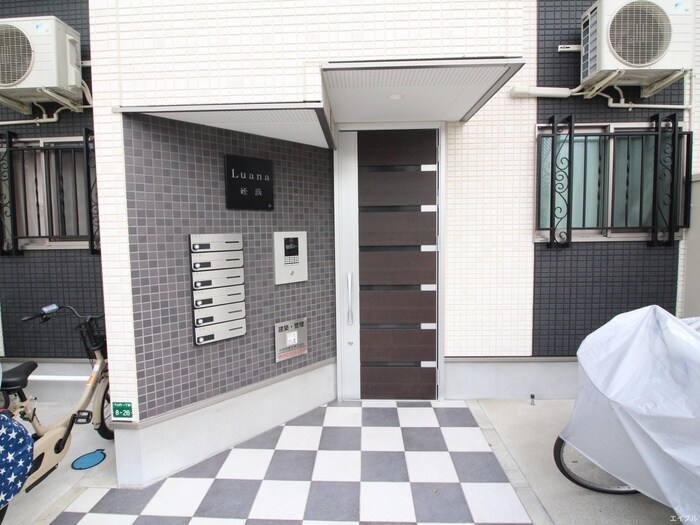 物件外観写真3　(エントランス部分)