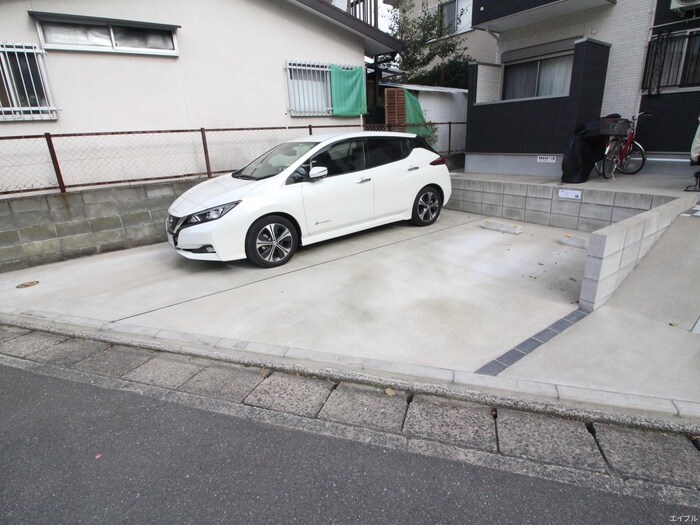 物件外観写真4　(駐車場)