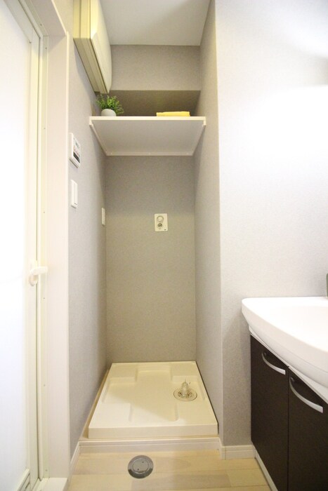 物件内観写真10　(洗濯機置場)