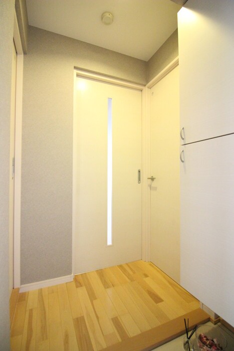 物件内観写真13　(玄関)