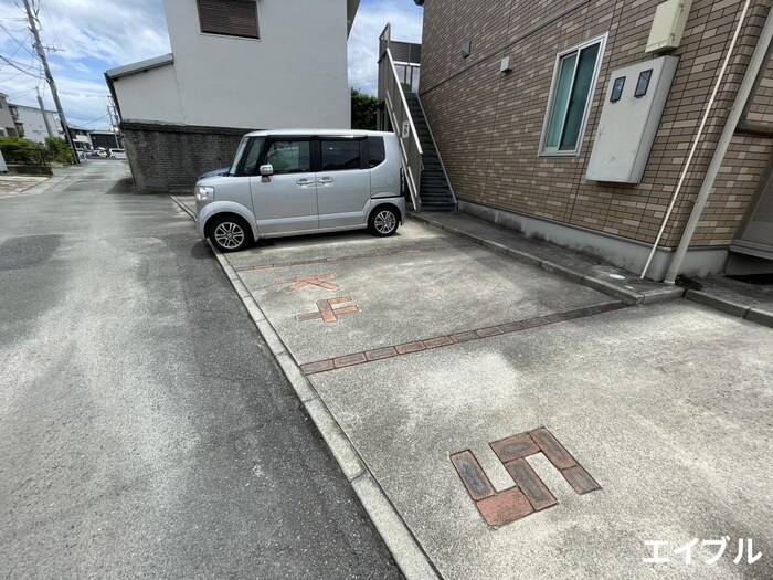 物件外観写真3　(駐車場)