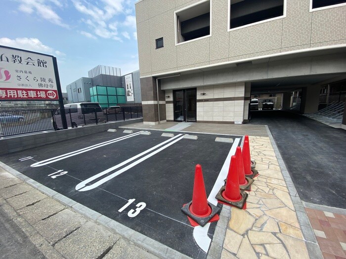 物件外観写真3　(駐車場)