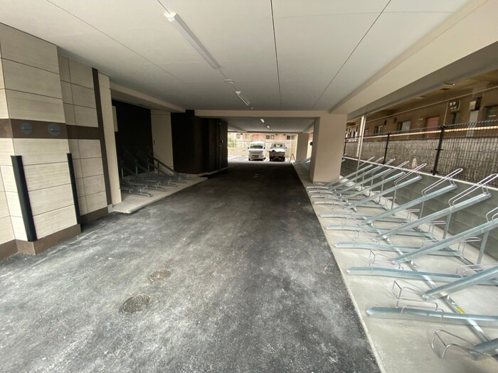 物件外観写真4　(駐輪場)