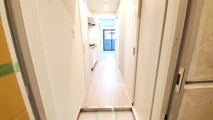 物件内観写真10　(玄関)