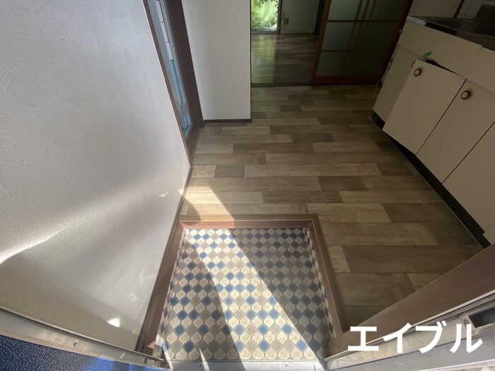 物件内観写真13　(玄関)