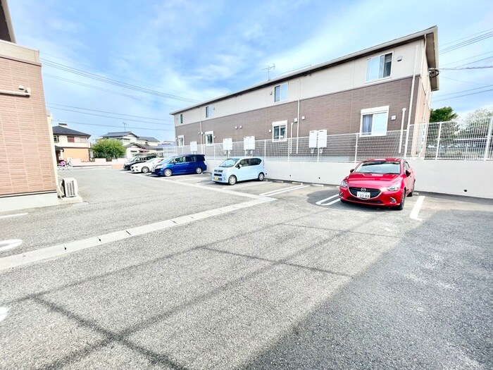 物件外観写真2　(駐車場)