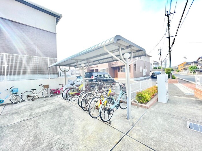物件外観写真3　(駐輪場)